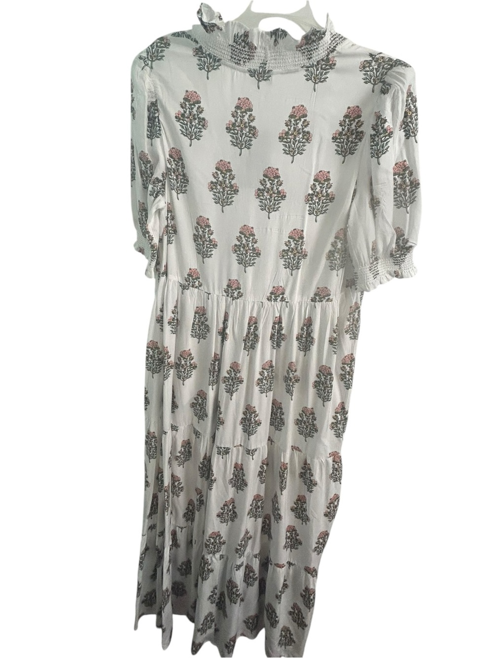 Crown & Ivy White Floral V-Neck Maxi Dress with Pockets - Picture 3 of 9